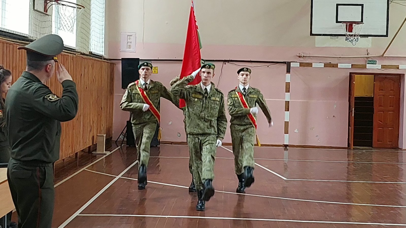 Районный конкурс «Равнение на флаг»