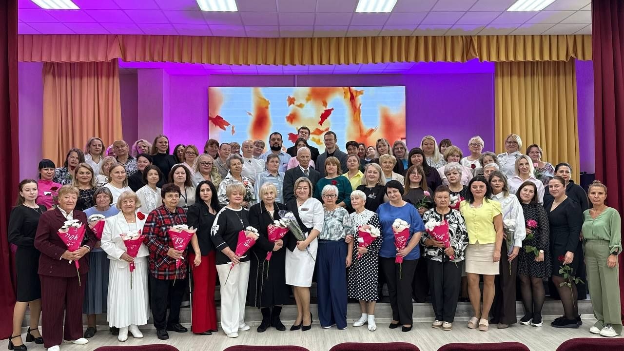 02.10.2026 В нашей школе прошёл яркий праздник, посвящённый Дню учителя! Тёплые слова признаний и пожеланий, выступления учительских детей, Совета старшеклассников, образцового любительского коллектива Республики Беларусь театра песни «Music Land», хореографического коллектива «LUДИ» — все это для наших дорогих и любимых педагогов! С праздником! Спасибо большое за Ваш труд!