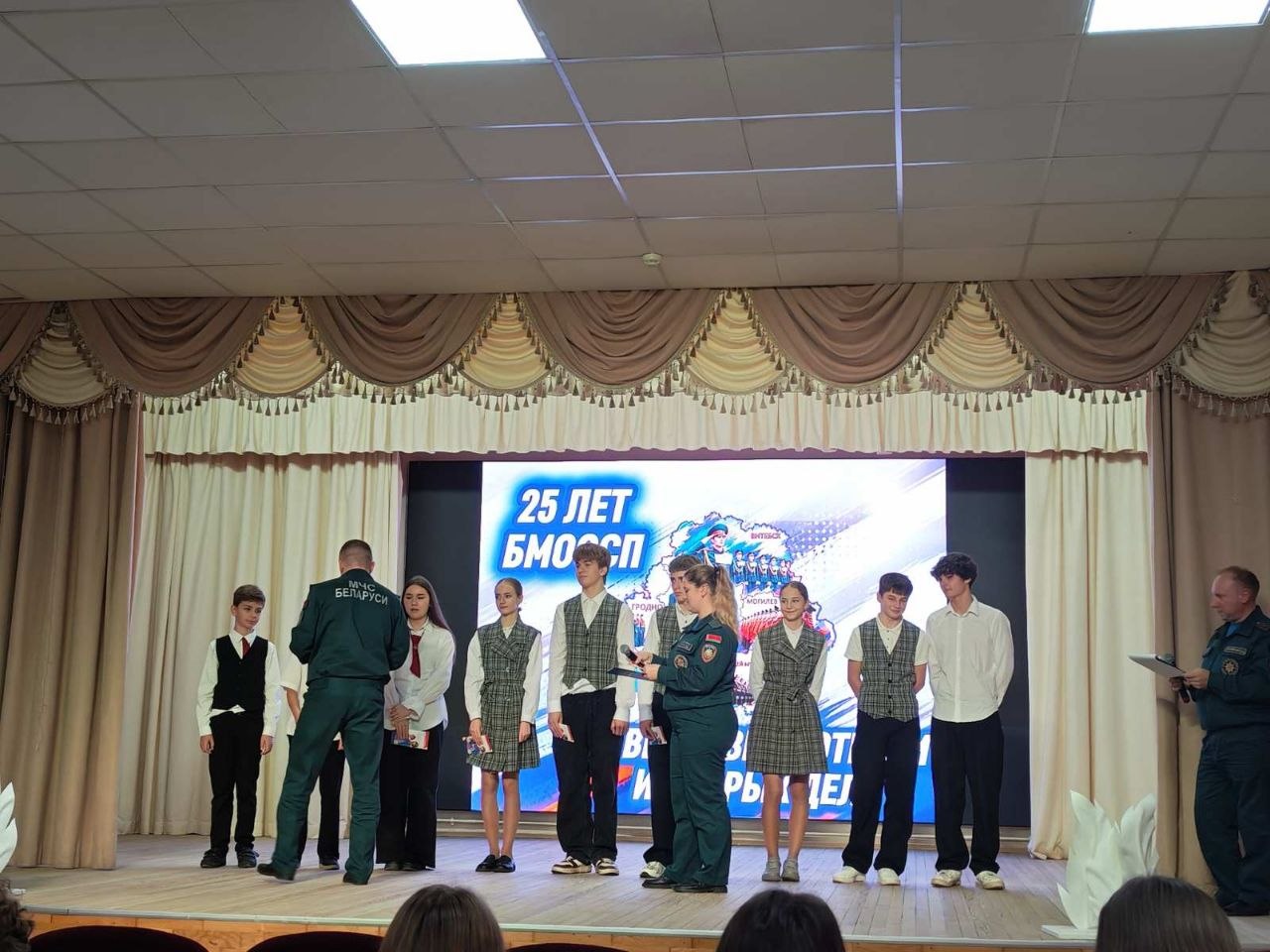 16.10.2026 члены ЮСП «101» посетили районное мероприятие «Четверть века отвали и добрых дел», где получили членские билеты БМООСП. Члены этой организации уже в школе учатся не оставаться равнодушными, спасать и протягивать руку помощи!